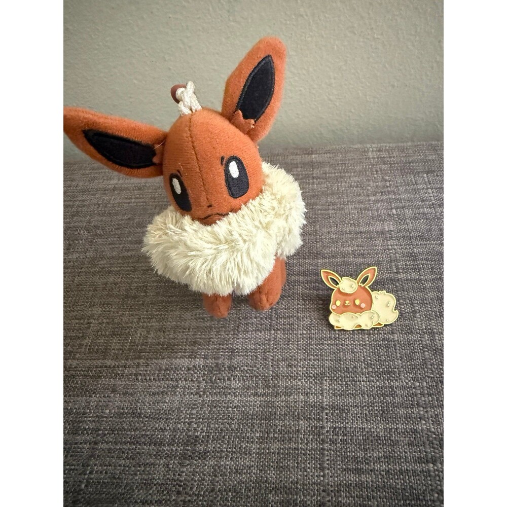 Pokémon Eevee Tomy Plush Keychain and  Flareon  Pokémon Chibi Enamel Pin